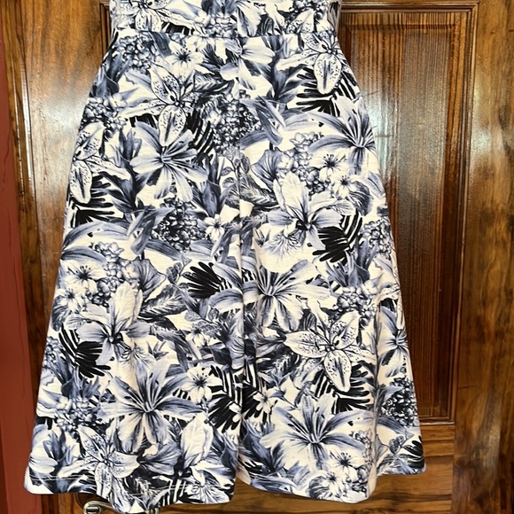 NWOT Blue & White Floral Sundress - Picture 5 of 8
